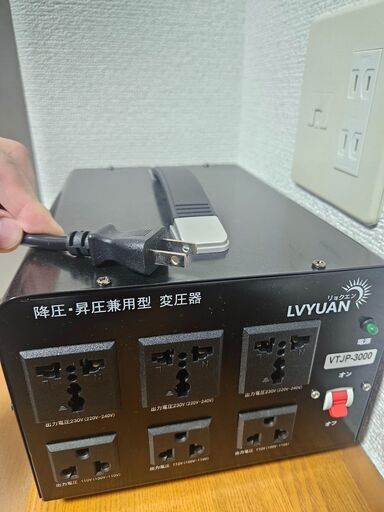 変圧器販売 3000W 100V\u003c-\u003e240V ほぼ新しいもの