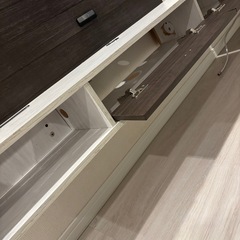 壁掛けテレビ用　収納棚の画像