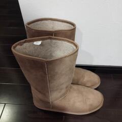 人工スエードのブーツの画像