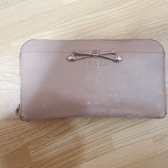 PRADA ベージュ長財布