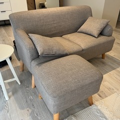 【1/31まで掲載】オットマン付き2人掛けソファ グレーの画像