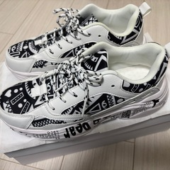 お洒落メンズスニーカー無理です