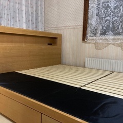 ダブルベッド　フレームのみ（マットレスなし）の画像