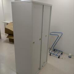 鍵付き従業員用ロッカーの画像