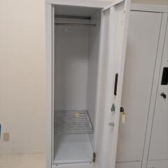 鍵付き従業員用ロッカーの画像