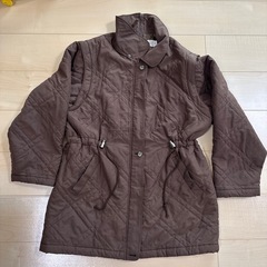 抱っこ紐をつけたまま着れるダウンの画像
