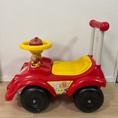 ①アンパンマン　車の画像