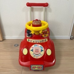①アンパンマン　車の画像