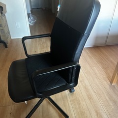 IKEA黒い回転チェア