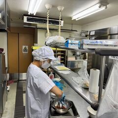 ポジティブに働ける新職場で調理スキルを活かすチャンス！月給23万～土日休み！の画像
