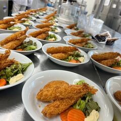 ポジティブに働ける新職場で調理スキルを活かすチャンス！月給23万～土日休み！の画像