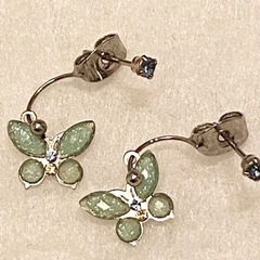 未使用 ピアス 2点セット バタフライ アクセサリーの画像