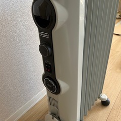デロンギ　オイルヒーター HJ0812の画像