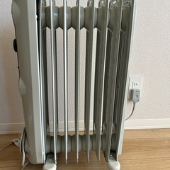 デロンギ　オイルヒーター HJ0812の画像