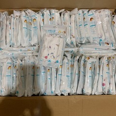 明日処分♡不織布 マスク 超大量 3600枚 子供 柄入り キッズ 未開封 袋入り （ダンボール150サイズいっぱいに入ってます) インフルエンザ コロナ 花粉症 試験 卒業式 入学試験 学校 風邪　感染症対策にどうぞ 幼稚園　の画像