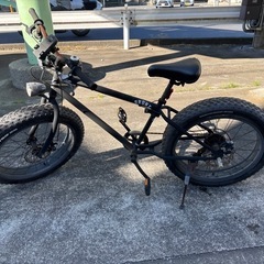 極太タイヤのファットバイク　Bronx