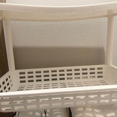 【ぬまちさま予約済み】キャスター付き3段収納ラック　白　美品　歪みあり　棚の画像