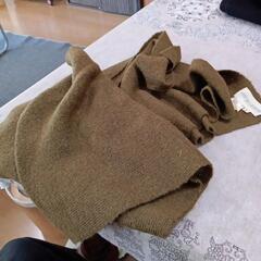 ブラウンの男女兼用マフラーです。の画像