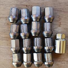 ホイールナットの画像