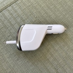 車内用iphone充電器の画像