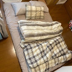 【値下げ】布団(敷き布団、シーツ、掛け布団、カバー、枕)