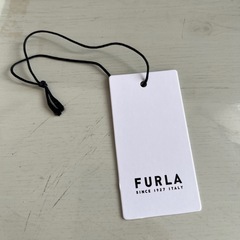 FURLAの長財布の箱とタグ プレゼント 贈り物の画像