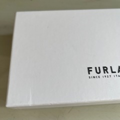FURLAの長財布の箱とタグ プレゼント 贈り物の画像