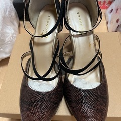 新品LL 蛇柄　ヒール
