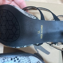 新品　蛇柄　ヒールの画像
