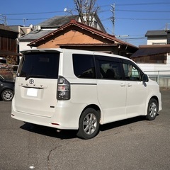 車検2年付き 8人乗りヴォクシーの画像