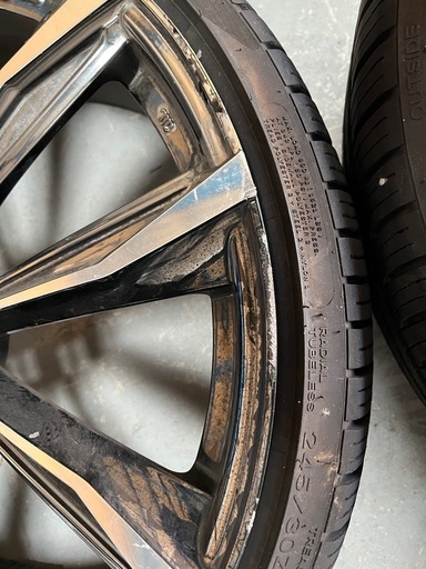Kranze 22インチのタイヤ、ホイールセット。 