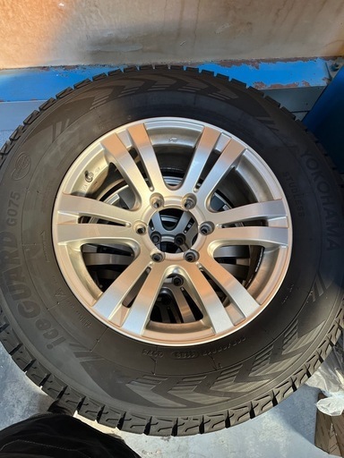 17インチのスタッドレスタイヤ、ホイール4本セット