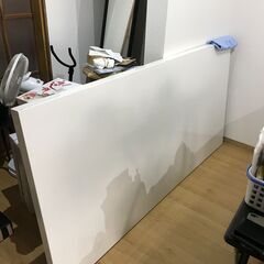 大型のダイニングテーブル