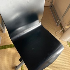 デスクとチェアのセットの画像