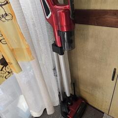 新生活応援❗コードレス掃除機　かわいい赤です。