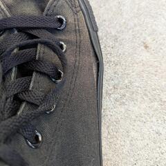 CONVERSE(コンバース)黒のハイカットスニーカーの画像