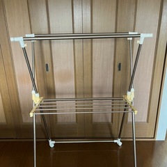 【最終値下げ】伸縮可能室内用物干し竿・物干しラック
