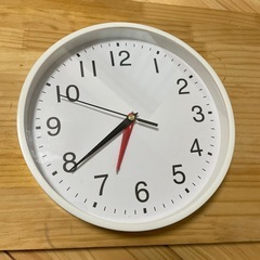 壁掛け時計（割れあり）
