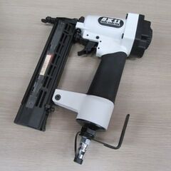 SK11 超軽量仕上釘打機 SA-F35L-X1 ホワイト エアー釘打機 工具 ケース付属 中古 苫小牧西店の画像