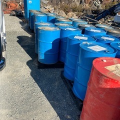 空のドラム缶の画像