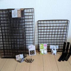 ワイヤーネット18枚＋ジョイント、フック等の小物セットの画像
