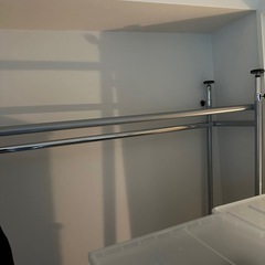 【壁面収納】つっぱり クローゼット ハンガーラック ワイド 奥行30cm シルバーの画像