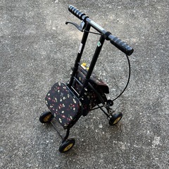 入荷！手押し車 シルバーカー SICP01P 折り畳み式 足元ス...
