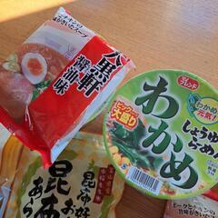 カップ麺・お菓子まとめて！の画像