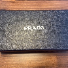 PRADA（プラダ） 箱 リボン 包装紙つきの画像
