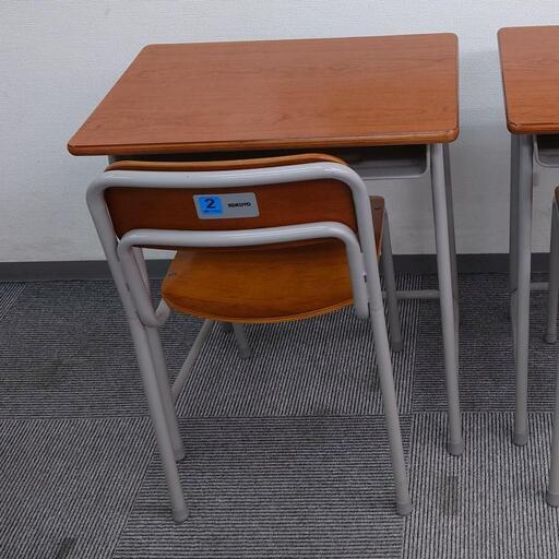 小学校の机とイスのセットです！大人も