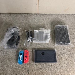 【120】Nintendo Switch 青/赤 Joy-Con付き 完備品の画像