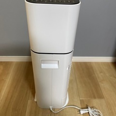 アイリスオーヤマ 衣類乾燥除湿機 スピード乾燥 除湿量:5.0L タンク容量:約2.5L サーキュレーター機能付 デシカント式 DDD-50Eの画像