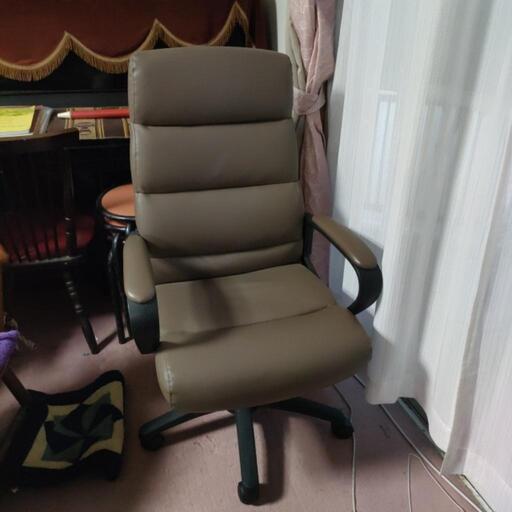 6脚まとめて持って帰っていただける方には小売価格の60% 引き1脚あたり6000円！
