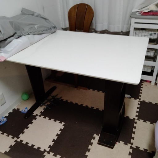 ニトリ ダイニングテーブル 回転椅子二つ付